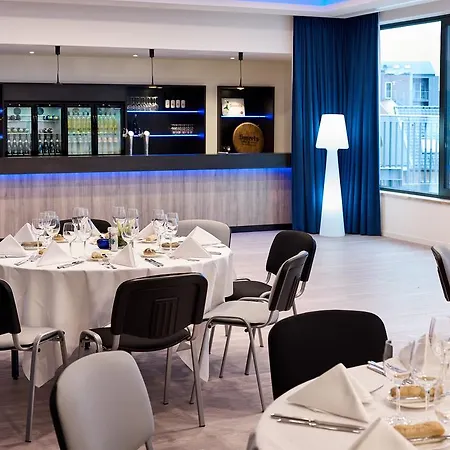 Radisson Blu Hotel, Hotell